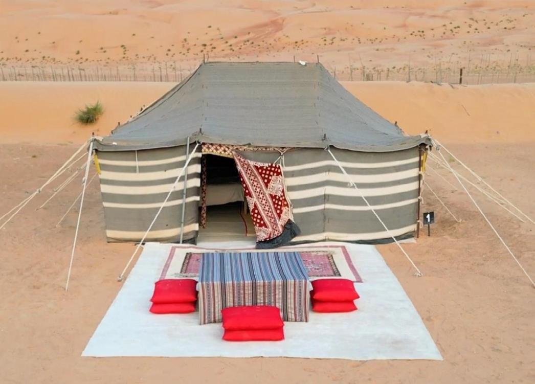 Desert Wonders Camp Camping Ḩawīyah