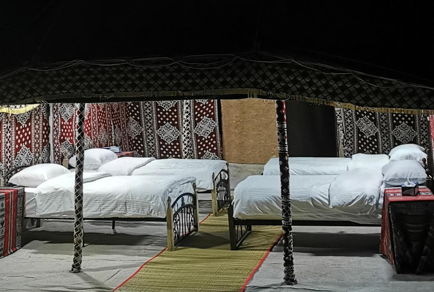Desert Wonders Camp Camping Ḩawīyah