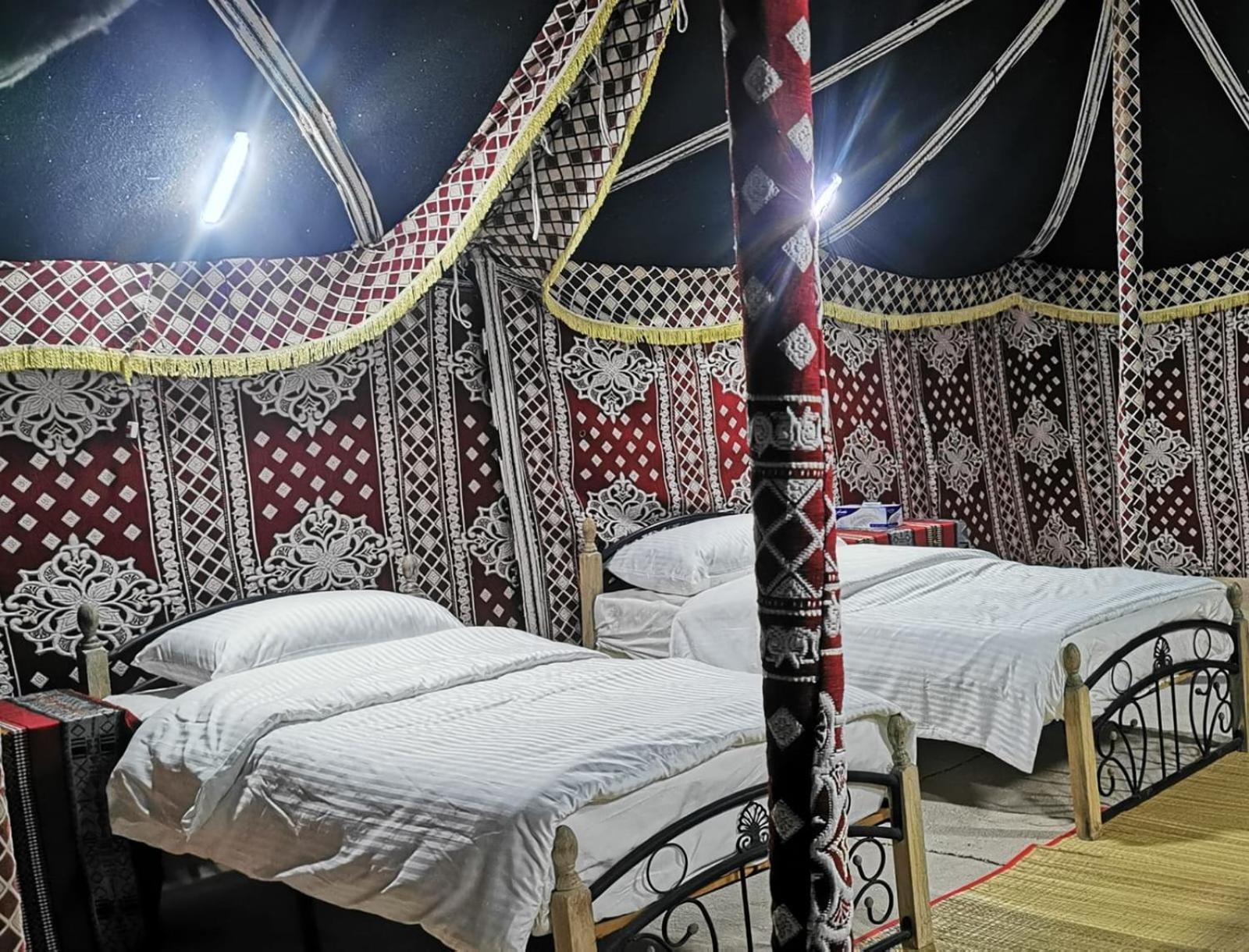 Desert Wonders Camp Camping Ḩawīyah