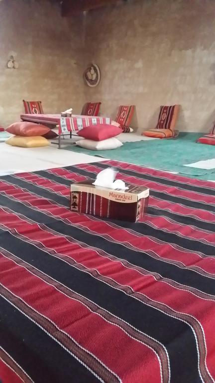Camping Desert Wonders Camp Ḩawīyah