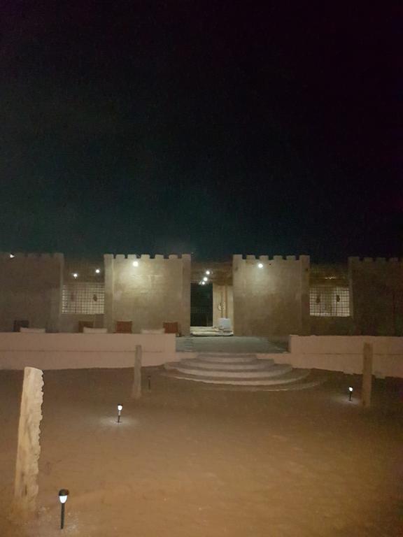 Desert Wonders Camp Camping Ḩawīyah